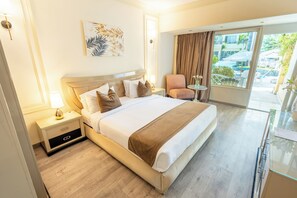 Family Bungalow - Pool Front