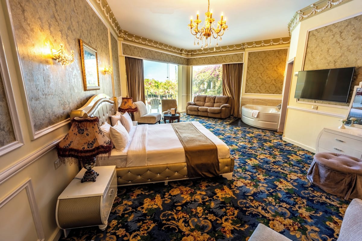 Paradise Imperial Suite - Direct Sea View & Pool View