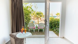 A balcony with a table and chairs, a view of the beach, and a door leading outside. - Paradise Inn Beach Resort - Maamoura (Alexandria)