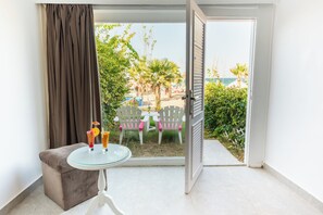 Bungalow, 1 Schlafzimmer, Strandblick | Wohnbereich | LCD-Fernseher