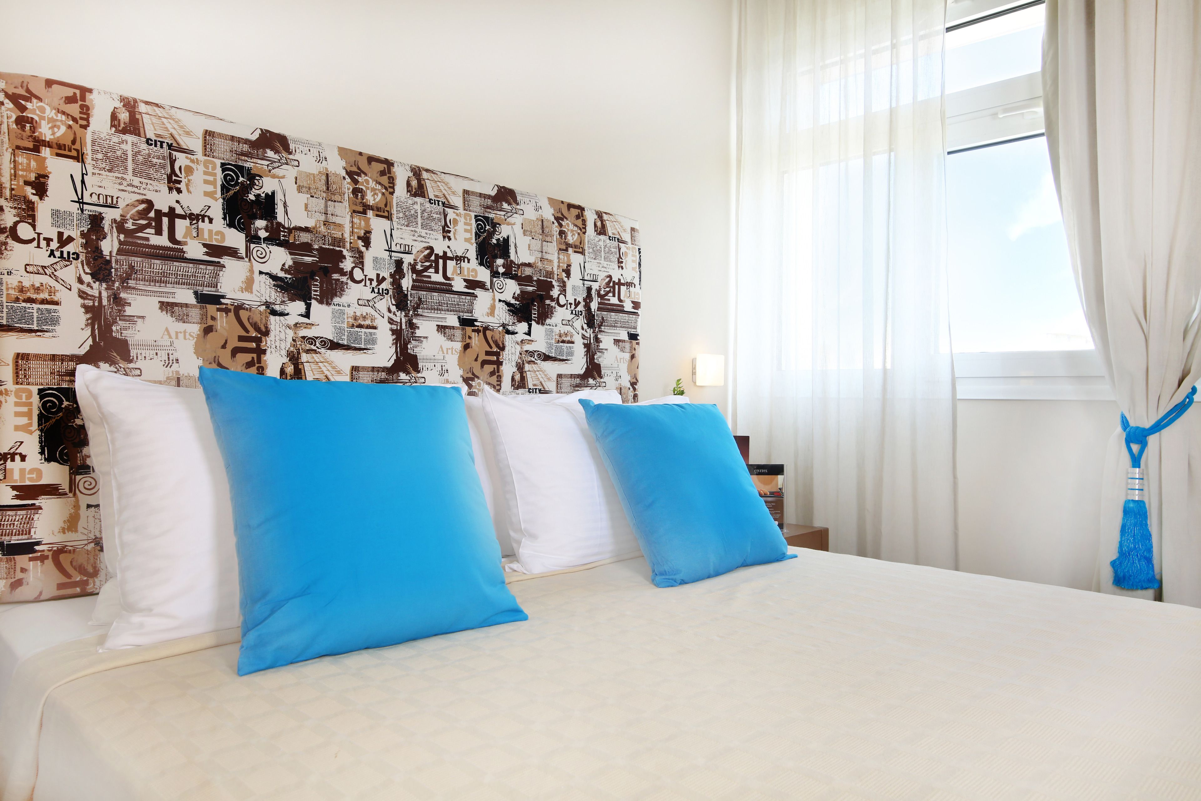 1 bedroom, premium bedding, down duvets, free minibar