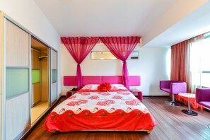 Honeymoon Room | In-room safe, desk, blackout curtains, soundproofing - Grand 0773 Hotel (Guilin)