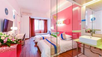 Superior Business Room | In-room safe, desk, blackout drapes, soundproofing