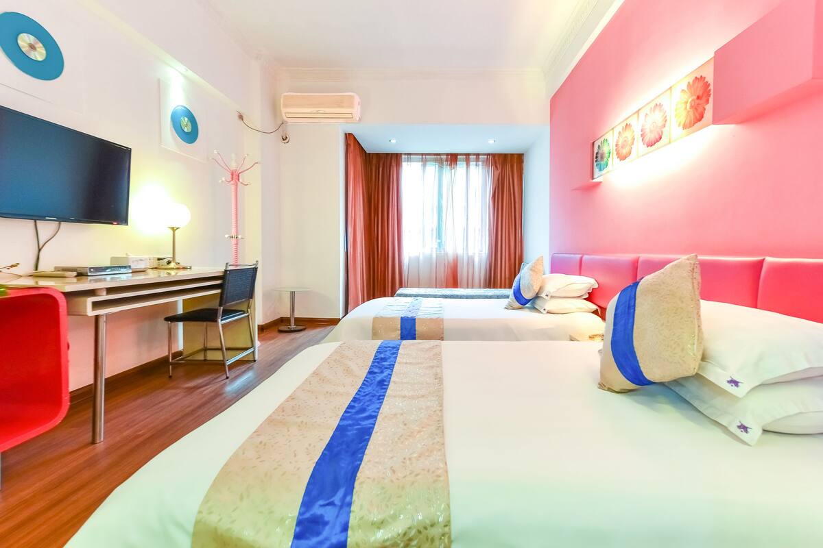 Superior Business Room | In-room safe, desk, blackout drapes, soundproofing