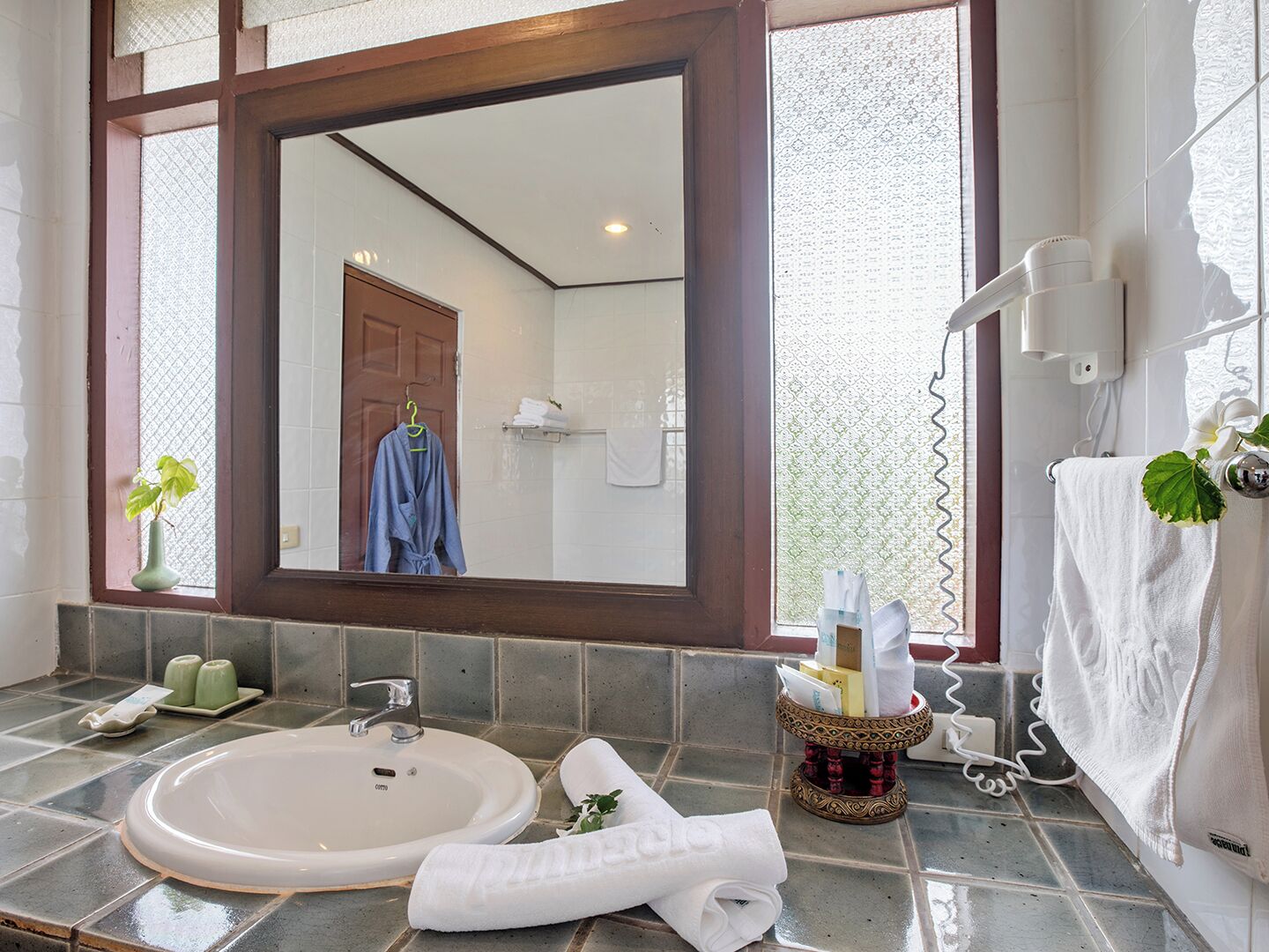 hotel room | bathroom | shower, hair dryer, bathrobes, slippers