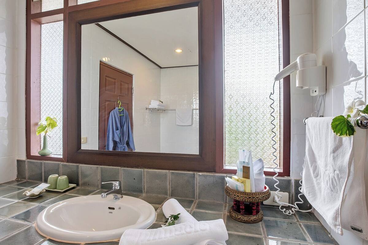 hotel room | bathroom | shower, hair dryer, bathrobes, slippers