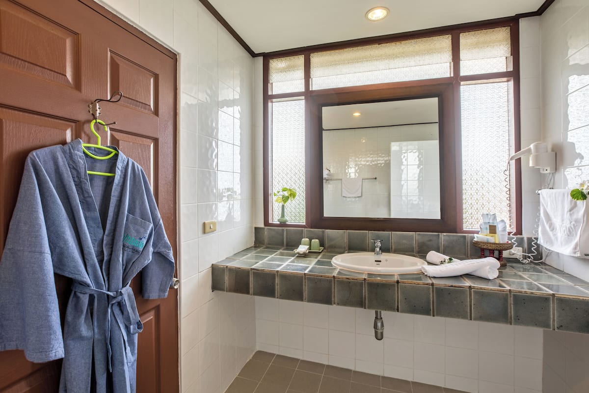 hotel room | bathroom | shower, hair dryer, bathrobes, slippers