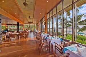 Daily continental breakfast (THB 400 per person)