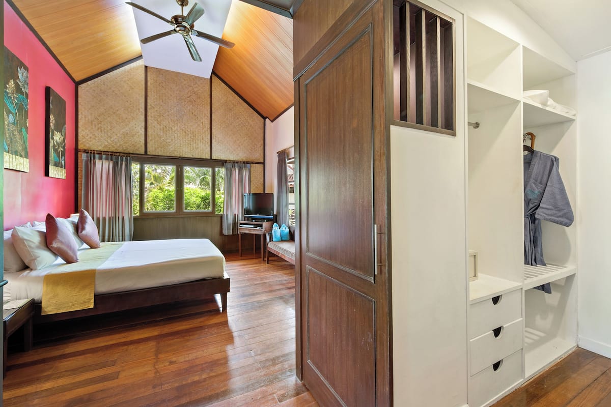 deluxe bungalow  | in-room safe, free wifi