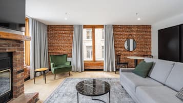 Een 42-inch lcd-televisie met kabelzenders en televisie