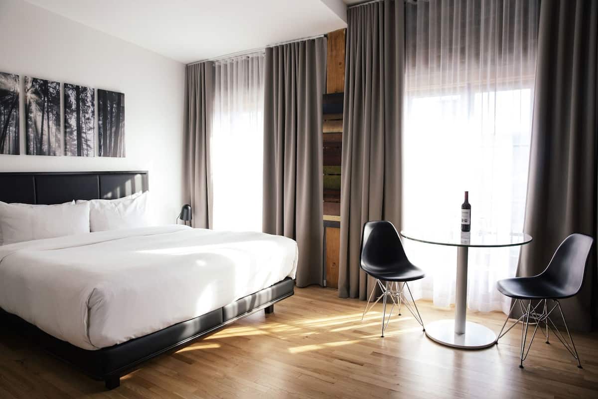 Premium bedding, in-room safe, individually decorated