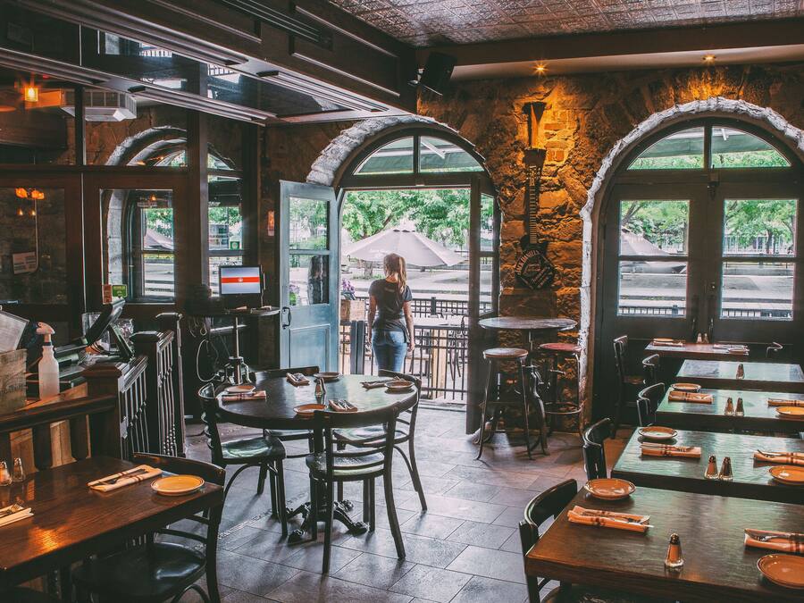 2 restaurants, serveren ontbijt, lunch, diner, Franse gerechten