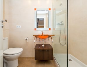 Habitación cuádruple, baño privado | 1 habitación, edredón, wifi gratis y ropa de cama 