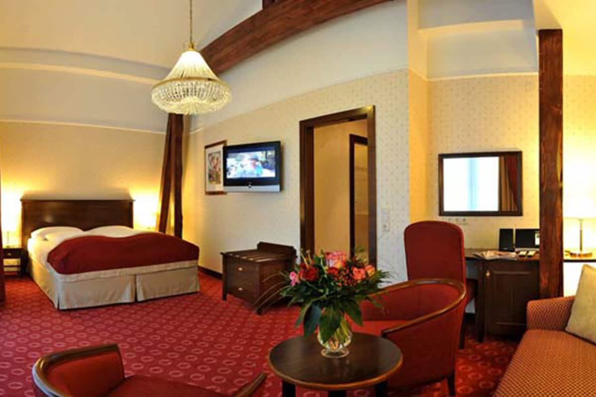 Minibar, in-room safe, desk, blackout drapes