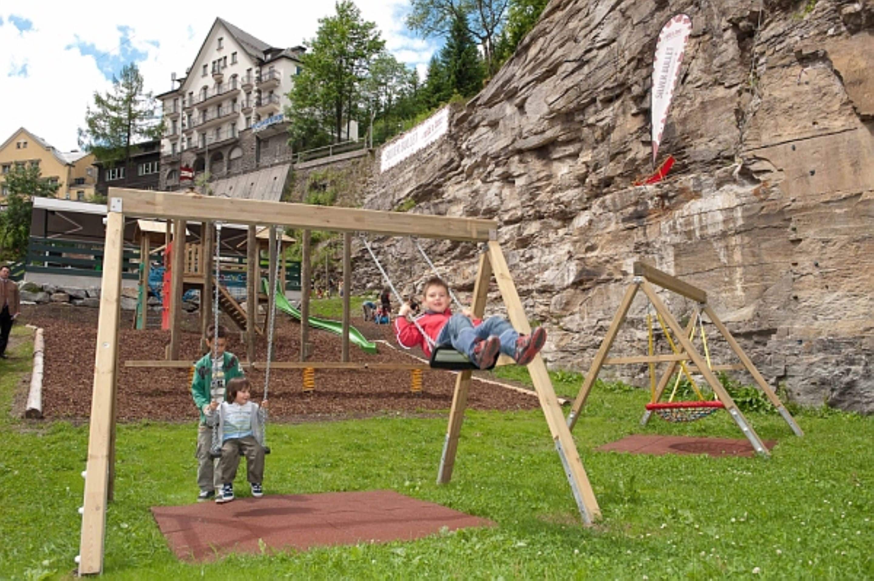 子供用の遊び場 - 屋外