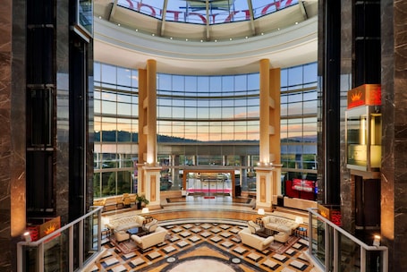 Lobby. Ramada Plaza by Wyndham Gevgelija