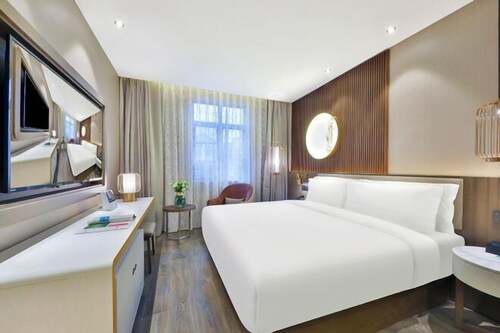Orange Hotel Shanghai Longbai New Village Subway Station