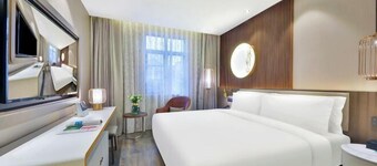 Orange Hotel Shanghai Longbai New Village Subway Station