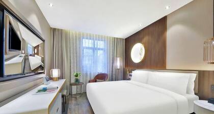 Orange Hotel Shanghai Longbai New Village Subway Station