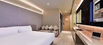 Orange Hotel Shanghai Longbai New Village Subway Station