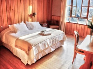 Standard Double or Twin Room, Mountain View - Mitico Puelo Lodge (Cochamó)