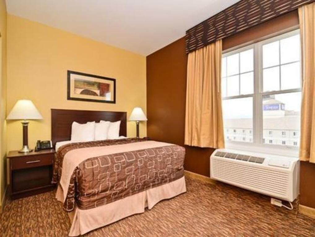 Pillowtop beds, in-room safe, desk, laptop workspace