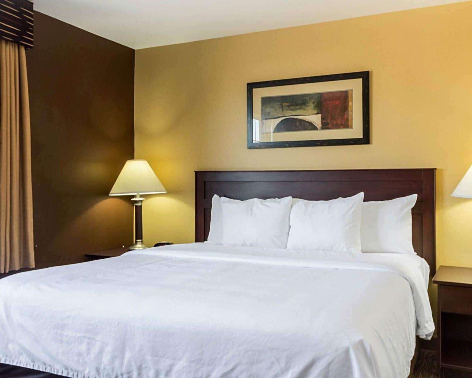 Pillowtop beds, in-room safe, desk, laptop workspace