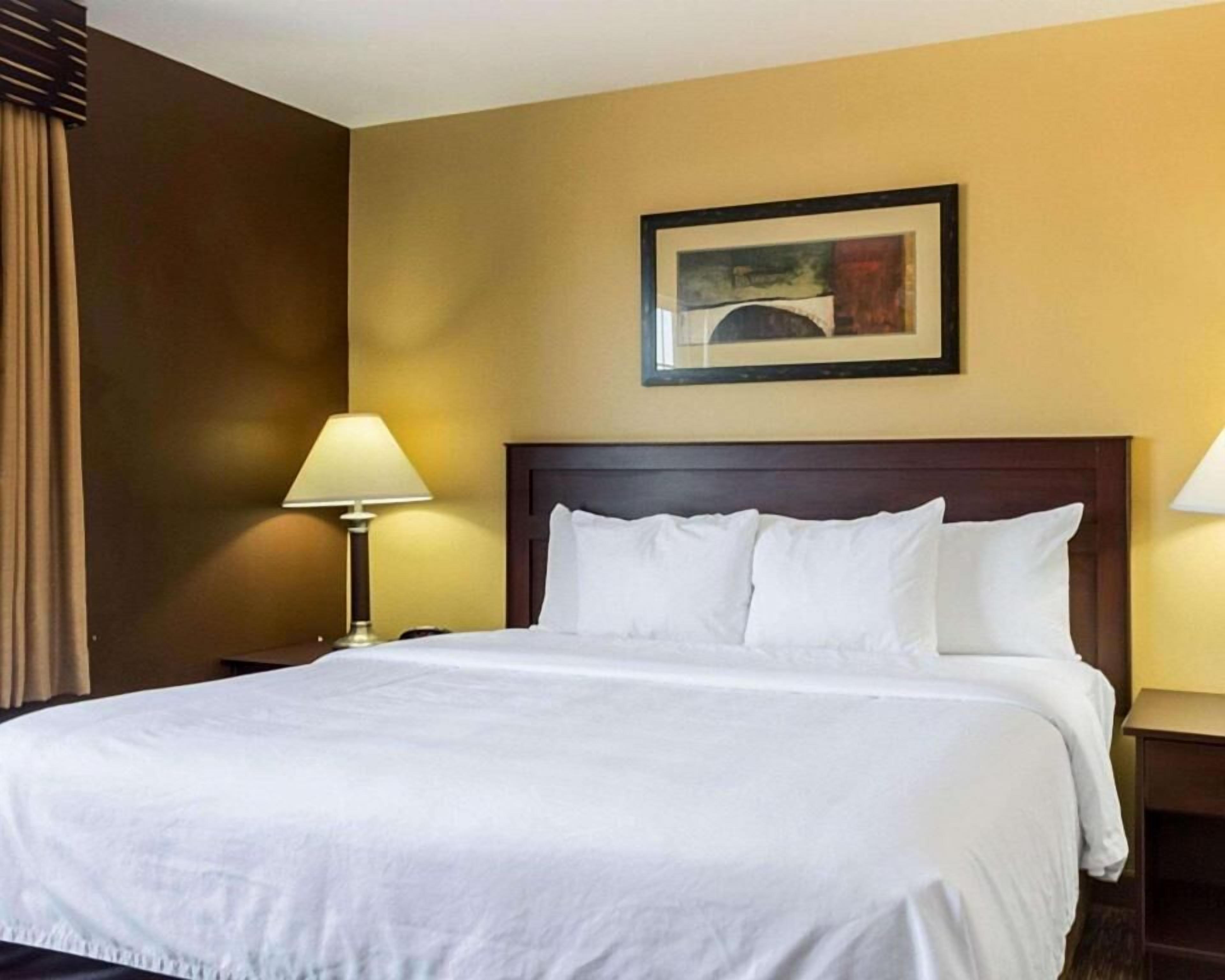 Pillowtop beds, in-room safe, desk, laptop workspace