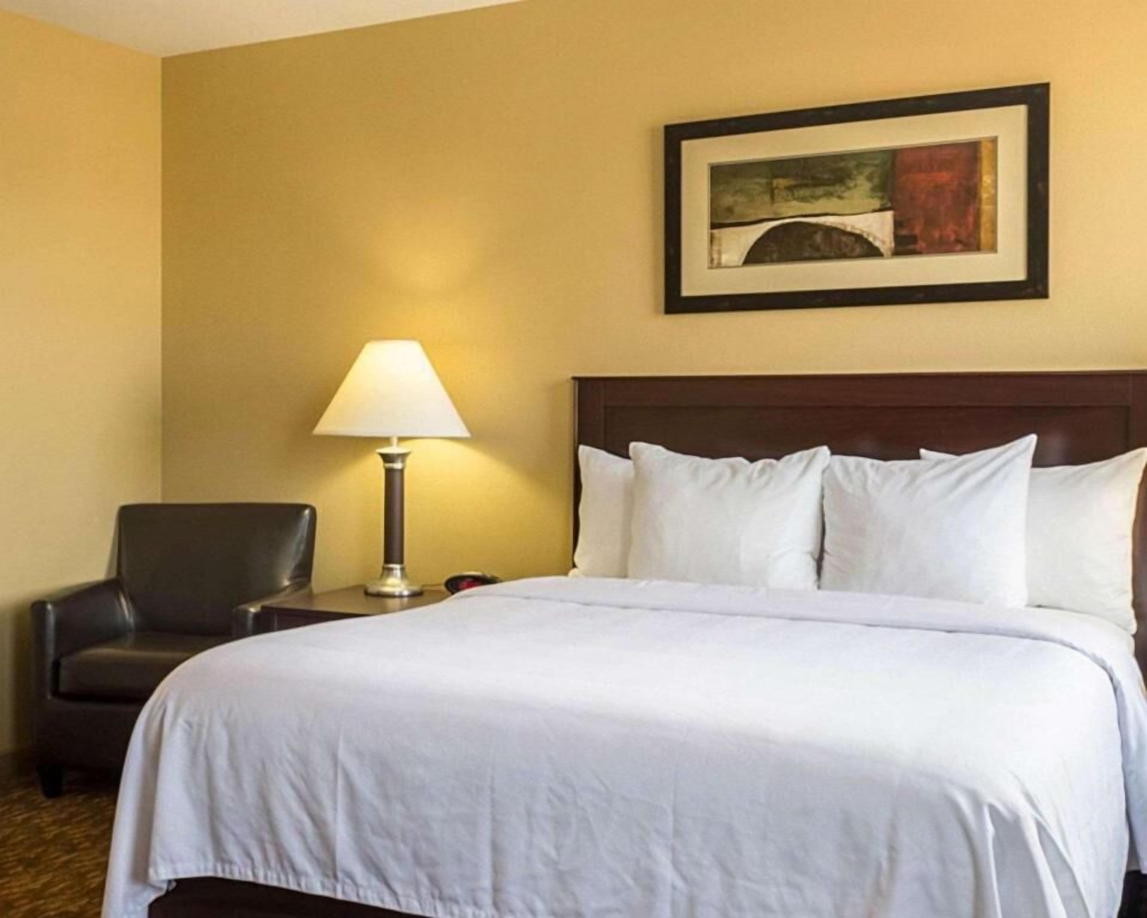 Pillowtop beds, in-room safe, desk, laptop workspace