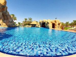 حمام سباحة