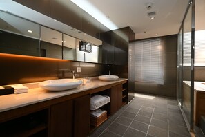 Suite, 1 King Bed (Korea Theme) | Bathroom