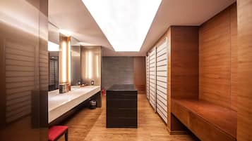 1 slaapkamer, luxe beddengoed, donzen dekbedden, een kluis op de kamer