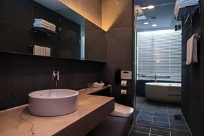 Suite, 1 très grand lit | 1 chambre, literie de qualité, couette en duvet, coffre-fort
