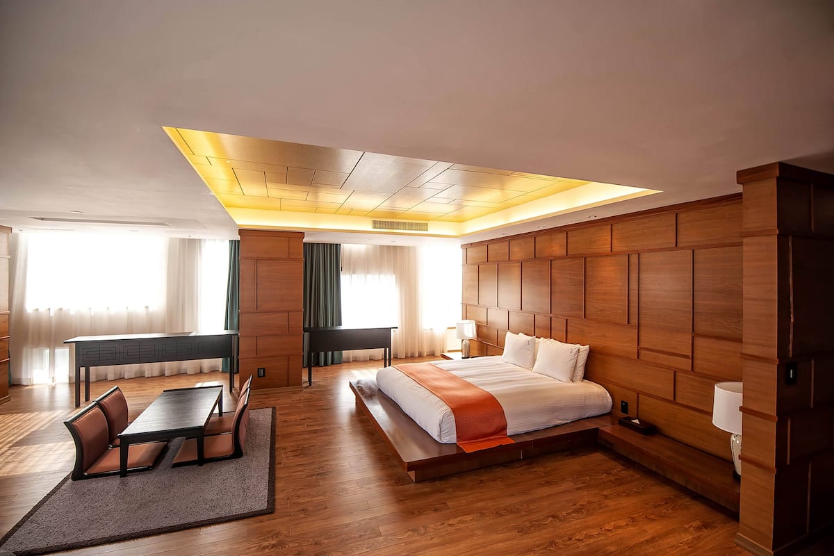 Suite, 1 King Bed (Korea Theme) | Room amenity