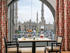 2 restaurants; breakfast, lunch and dinner served  - Sofitel Shahd Al Madinah (Madinah)