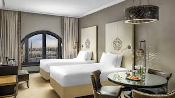 Ropa de cama de alta calidad y minibar con artículos gratuitos