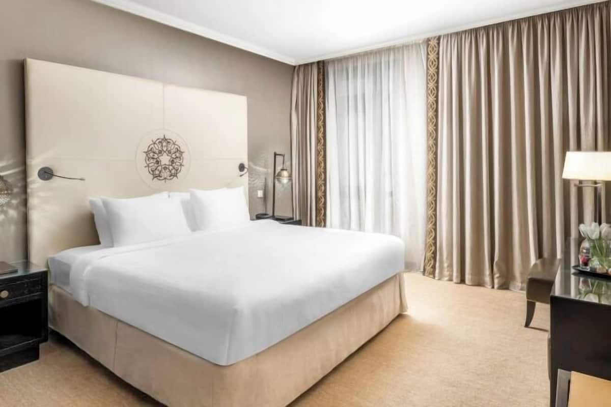 1 bedroom, premium bedding, free minibar, in-room safe