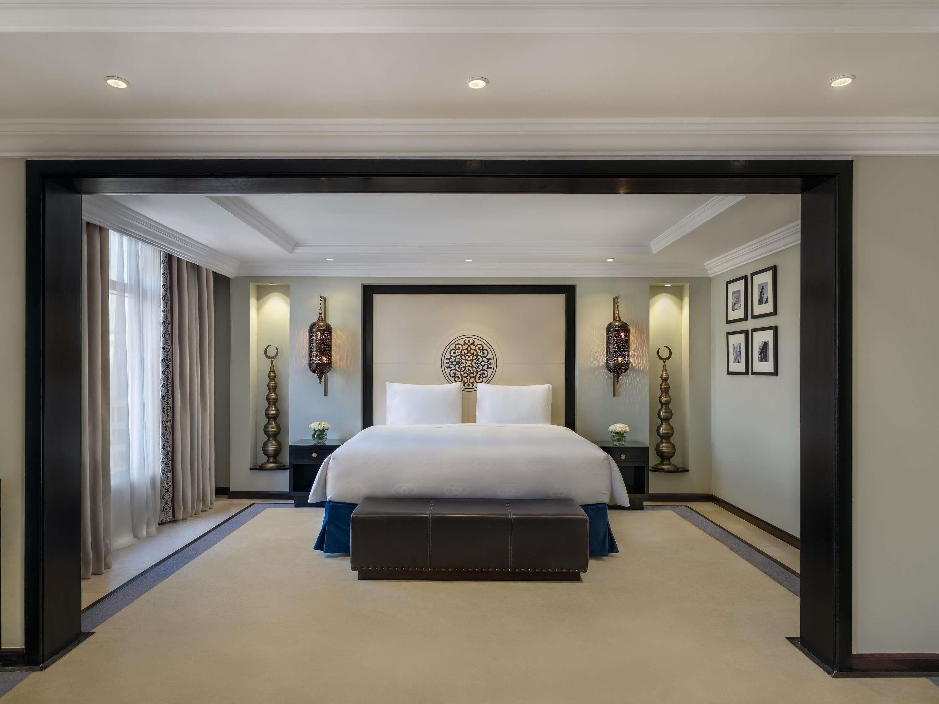 Suite, 1 très grand lit (Imperial - Harram Partial View) | Literie de qualité supérieure, articles gratuits dans le mini-bar