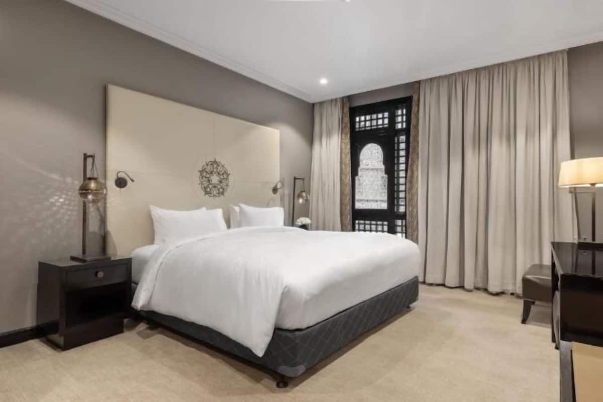 1 bedroom, premium bedding, free minibar, in-room safe