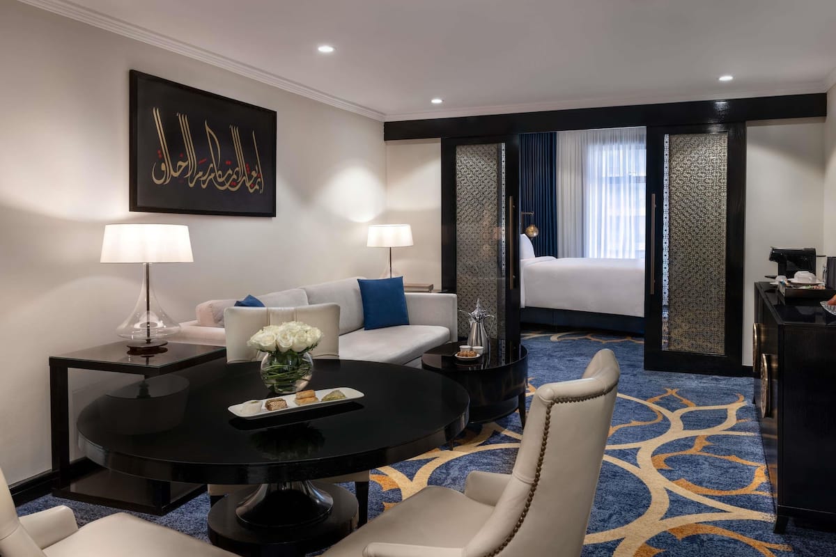 Bộ đồ giường cao cấp, minibar với thức uống miễn phí