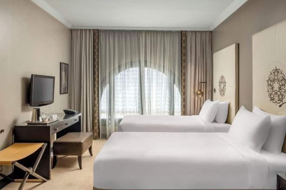 1 bedroom, premium bedding, free minibar, in-room safe