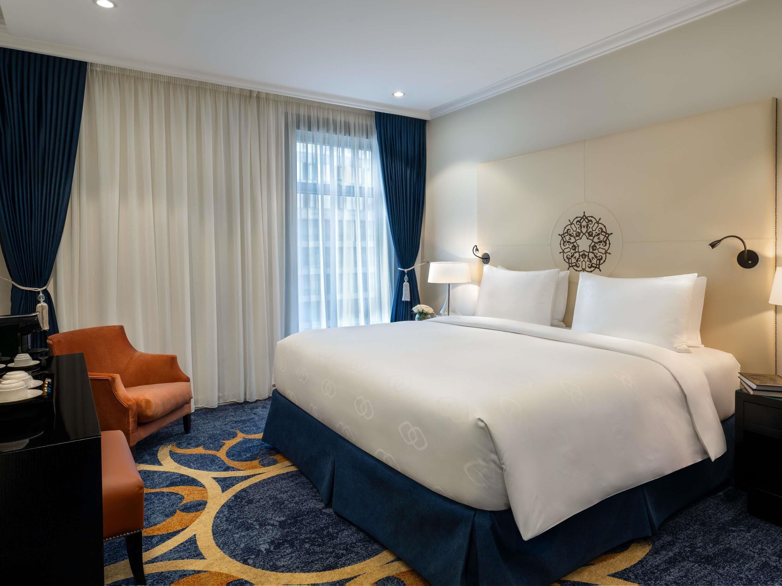 Ropa de cama de alta calidad y minibar con artículos gratuitos
