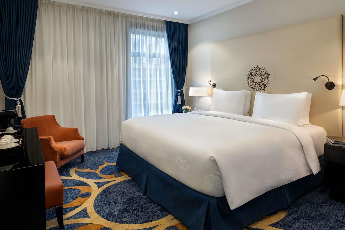 Luxe beddengoed, een gratis minibar, een kluis op de kamer, een bureau