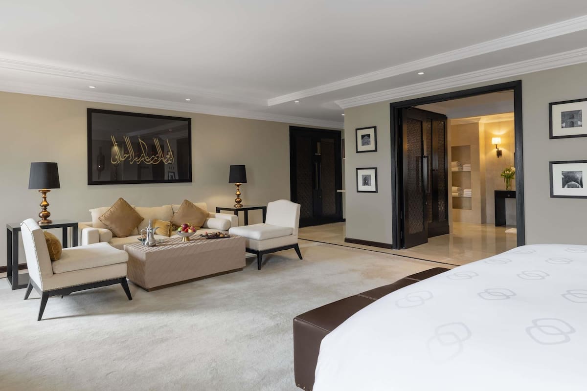 Suite, 1 très grand lit (Imperial - Harram Partial View) | 1 chambre, literie de qualité supérieure