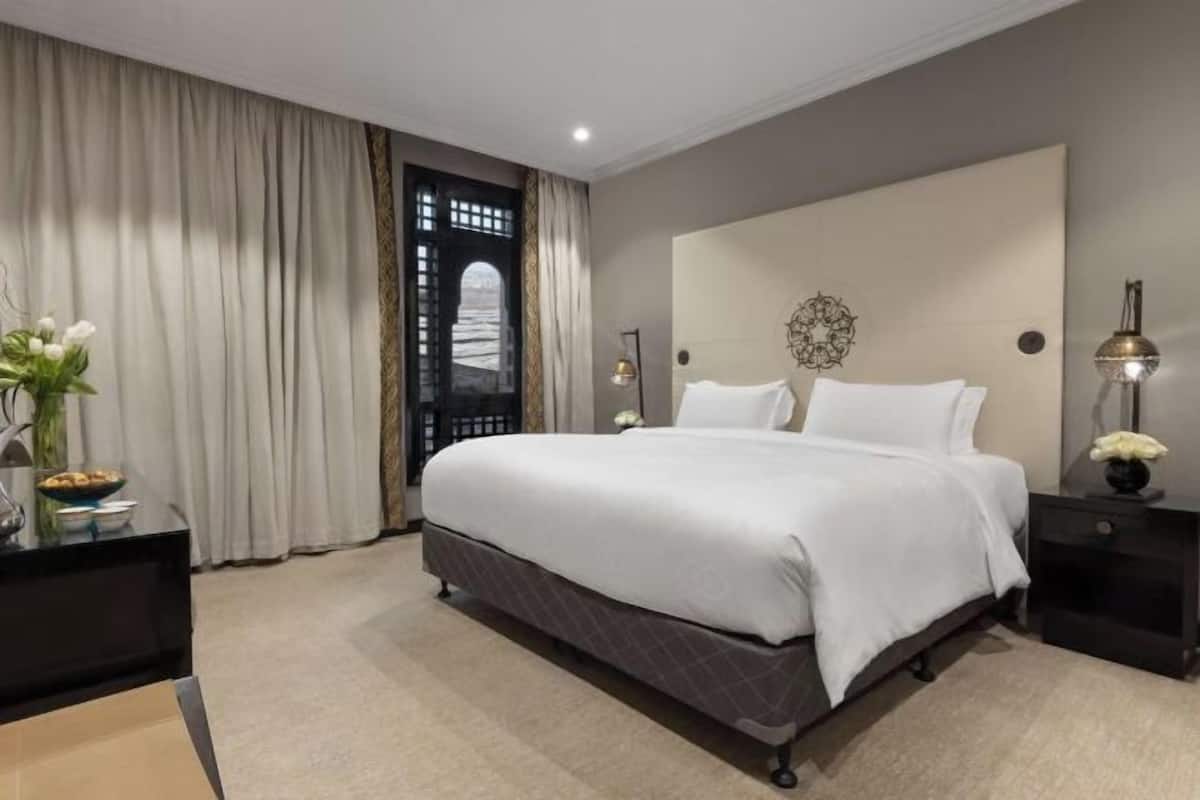 1 bedroom, premium bedding, free minibar, in-room safe