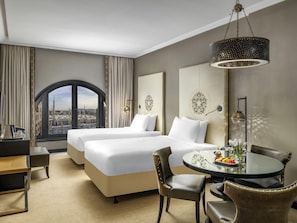 Sengetøy av topp kvalitet, minibar (inkludert) og safe på rommet