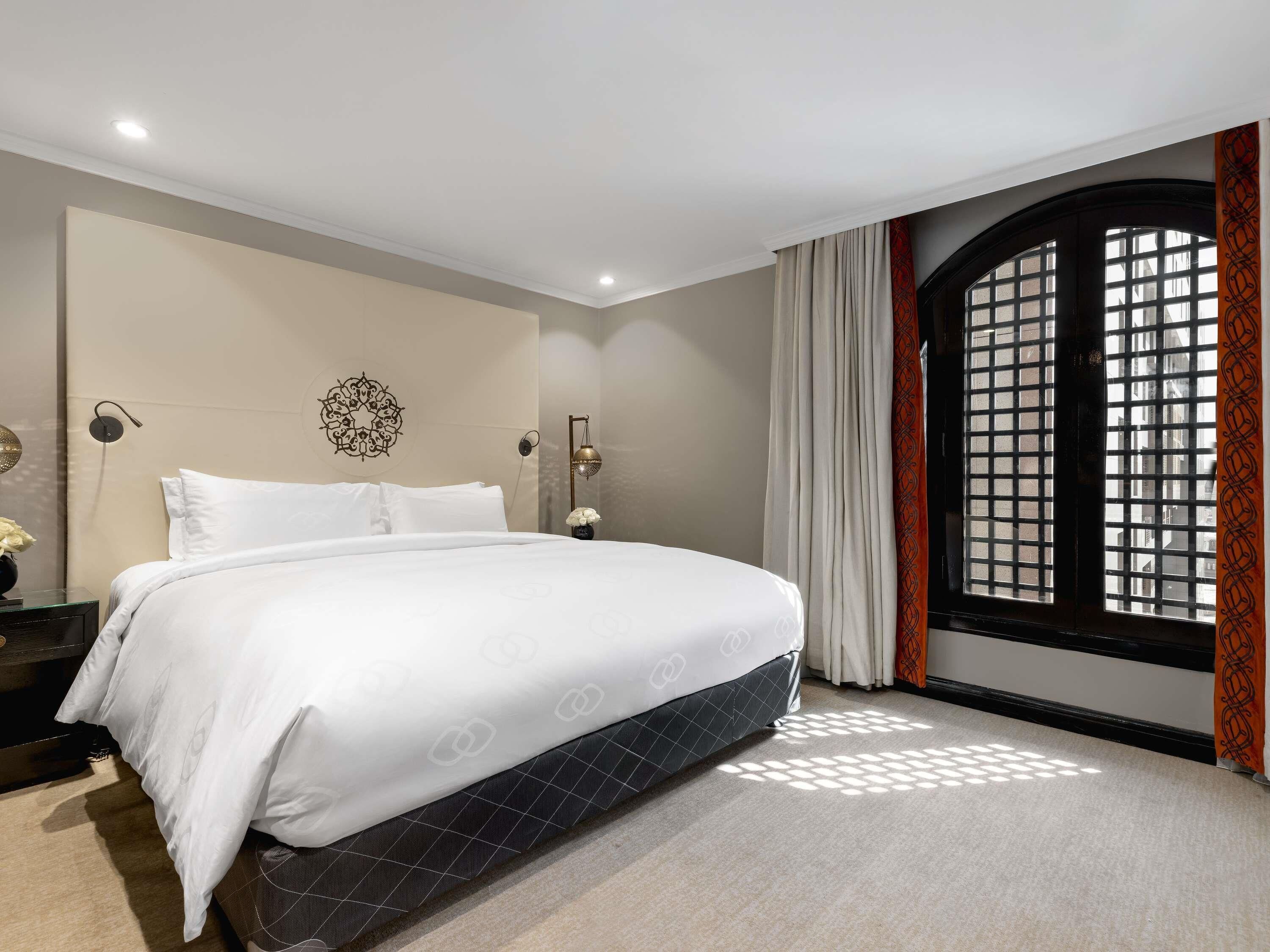 豪華客房, 1 張特大雙人床 (Club,Partial Haram Plaza view) | 高級寢具、免費迷你吧、客房內保險箱、書桌