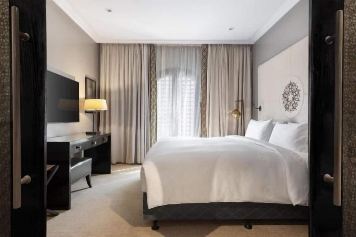 1 bedroom, premium bedding, free minibar, in-room safe