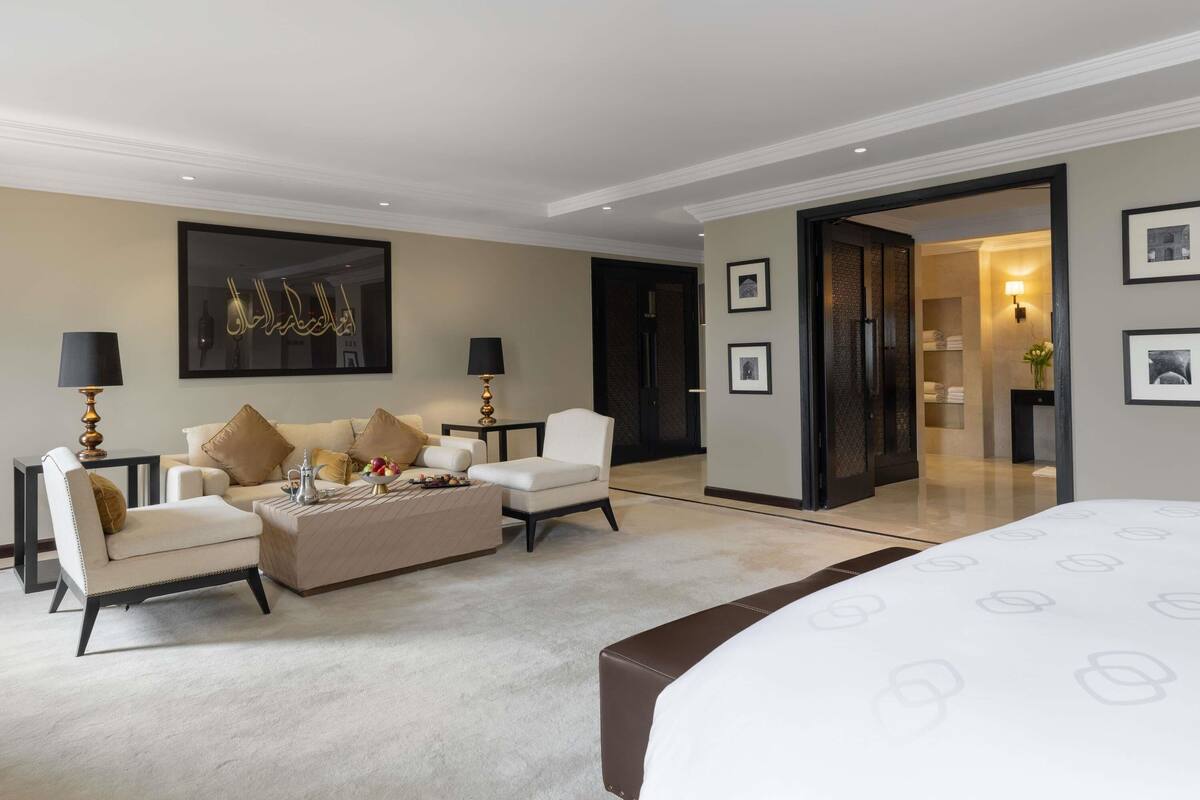 Suite, 1 Tempat Tidur King (Imperial - Harram Partial View) | 1 kamar tidur, seprai premium, minibar gratis, dan brankas