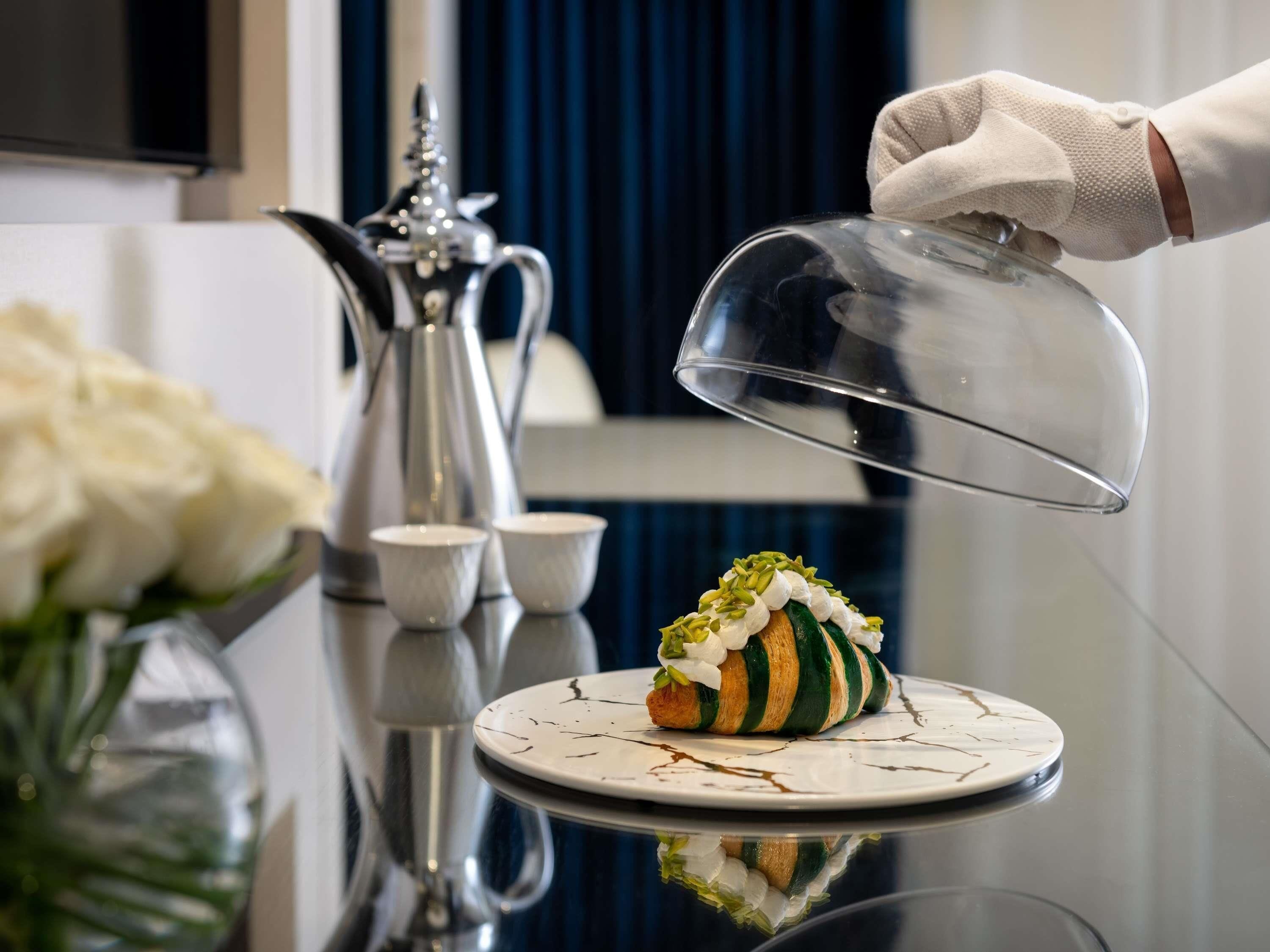 Premium bedding, free minibar, in-room safe, desk